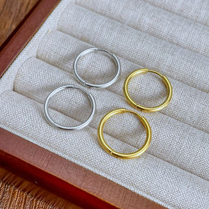 Anting Hoop Bulat 3 Ukuran untuk Wanita, Titanium G23 Lapis Emas, Tahan Air, Anting Lingkaran Besar, Anting Mewah, Perhiasan Pesta - Product Image 5