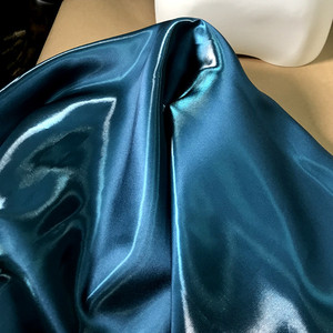 Fournisseur en gros de tissu en <span class=keywords><strong>organza</strong></span> de <span class=keywords><strong>soie</strong></span> cristalline brillant, 100% polyester, liquide, pour robe de mode féminine, brillant, doux, cristallin - Product Image 3