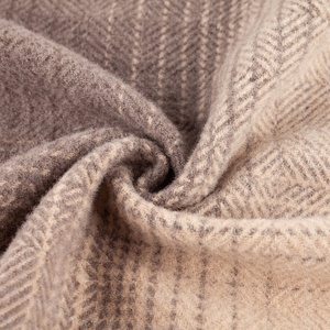 Meilleures ventes <span class=keywords><strong>couverture</strong></span> <span class=keywords><strong>en</strong></span> <span class=keywords><strong>laine</strong></span> avec pompon couvertures tissées <span class=keywords><strong>en</strong></span> <span class=keywords><strong>laine</strong></span> mérinos avec franges <span class=keywords><strong>couverture</strong></span> <span class=keywords><strong>en</strong></span> <span class=keywords><strong>laine</strong></span> à carreaux - Product Image 6