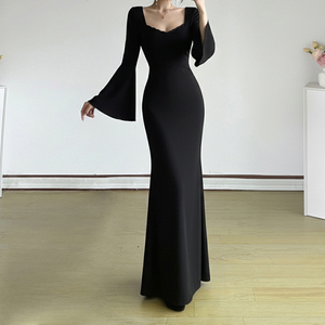 Robe longue élégante et sexy à col carré, manches longues cloche, couleur unie, coupe amincissante, style sombre - Product Image 5