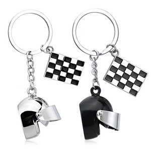 Portachiavi con Moschettone in Metallo a Forma di Casco da Corsa F1, Bandiera a Scacchi Bianca e Nera, Design Moto in Lega di Zinco, Regalo per Coppie - Product Image 2