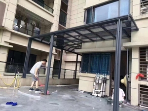 Abri d'auto extérieur en aluminium Polycarbonate Toit Patio Auvent Garages avec <span class=keywords><strong>bois</strong></span> traité thermiquement et cadre en acier pour abris d'auto - Product Image 6