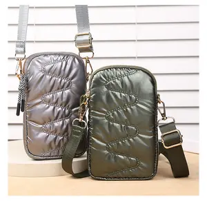 थोक हल्के बड़े क्षमता वाले मोबाइल फोन बैग कार्ड धारक महिलाओं के लिए आकस्मिक पुफर क्रॉसबॉडी कंधे का सेल फोन बैग