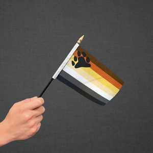 Banderas Personalizadas Ecológicas de Poliéster LGBTQ de 4x6 Pulgadas con Diseño de Oso y Asta Negra Sólida con Punta Dorada en la Parte Superior - Product Image 2