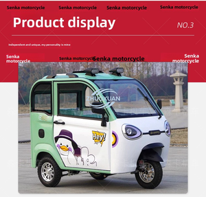 Scooter eléctrico tipo cabina acogedor que ofrece una experiencia de conducción similar a la de un automóvil en un factor de diseño compacto y eficiente. - Product Image 3