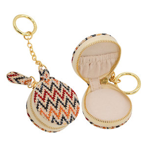 صندوق مجوهرات من الجلد الصناعي والمخمل مع سلسلة معدنية وحلية مفاتيح من سبائك الزنك، متوفر بالجملة من مخزون المصنع - Product Image 6