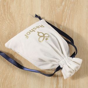 ถุงผ้าแคนวาสแบบมีเชือกผูก ผลิตจากวัสดุรีไซเคิล เป็นมิตรต่อสิ่งแวดล้อม ใช้ซ้ำได้ เหมาะสำหรับใส่ถุงเท้าหรือบรรจุภัณฑ์ของขวัญ - Product Image 4