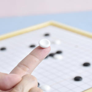 Jeu d'échecs en lucite de luxe personnalisé avec pièces en bois Jeu de bureau extérieur nuit original Échiquier personnalisé - Product Image 2