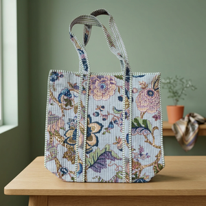 Grand sac fourre-tout de voyage en coton matelassé blanc avec bandoulière, sacs fourre-tout tendance pour femmes, sacs fourre-tout faits à la main pour femmes, imprimés de fleurs de la jungle - Product Image 2
