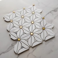 Mosaïque de carreaux en marbre blanc doré à motif floral en gros