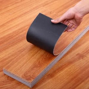 Baldosa de vinilo de lujo autoadhesiva 2,0 MM-3,0 MM de espesor impermeable ignífugo gris roble grano de madera PVC LVT suelo interior chino - Product Image 4
