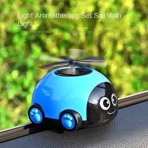 Ornement rotatif d'aromathérapie en forme de voiture volante solaire transfrontalière, hélicoptère en plastique, voiture de dessin animé, parfum durable - Product Image 3
