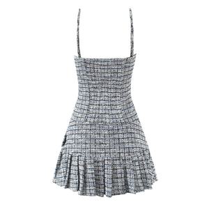 Robe mini décontractée d'été en tweed gris à motif écossais, bretelles spaghetti, plissée, respirante, taille naturelle, logo avant pour femme - Product Image 2