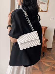 Sac pour femme 2025 Nouveau motif matelassé Sac bandoulière chaîne sous le bras Sac carré tendance Design de fermeture à clé - Product Image 4