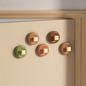 Suction Cup Hook Round Wall Mounted Minimalist Key Organizer Strong Load Bearing No Drill Installation - Product Image 2