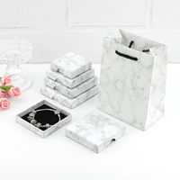 Boîte à bijoux en papier kraft haut de gamme personnalisable en gros, fermeture magnétique, ruban, doublure en éponge, emballage écologique et recyclable