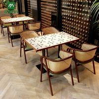 Meubles commerciaux en gros : Tables et chaises modernes en rotin tressé, durables et écologiques pour cafés, bars et restaurants, ainsi que banquettes en bois massif.