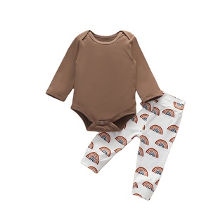 Ensemble 3 pièces tricoté coloré pour nouveau-né : short, chemise et bandeau à carreaux d'été - Product Image 3