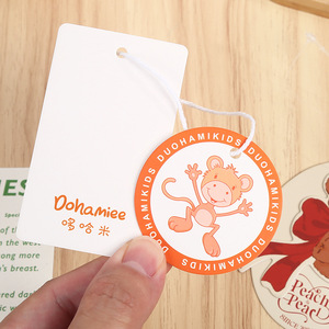 Étiquettes suspendues pour vêtements d'enfants Dohamiee, rectangulaires, avec logo personnalisé, pour usage intérieur - Product Image 1