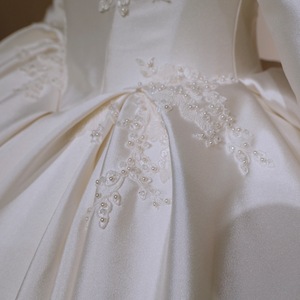 Robe <span class=keywords><strong>de</strong></span> <span class=keywords><strong>mariée</strong></span> élégante ivoire grande taille à manches longues avec dentelle florale, taille basque en satin, style princesse <span class=keywords><strong>pour</strong></span> <span class=keywords><strong>la</strong></span> <span class=keywords><strong>mariée</strong></span> - Product Image 6