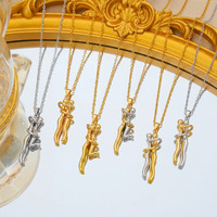 Collier bicolore pour couple, garçon et fille s'embrassant, design minimaliste de niche, chaîne de clavicule personnalisée