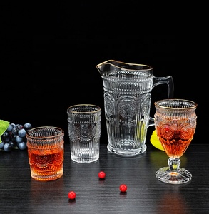 Pichet en verre de conception de tournesol fabriqué à la machine, <span class=keywords><strong>carafe</strong></span> à eau en verre vintage transparent avec bord doré pour restaurant à la maison - Product Image 3
