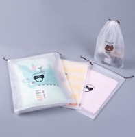 Logo personnalisé sous-vêtements chaussettes sac de rangement à cordon en plastique sacs givrés pochette à poussière emballage cadeau sac à corde pour vêtements