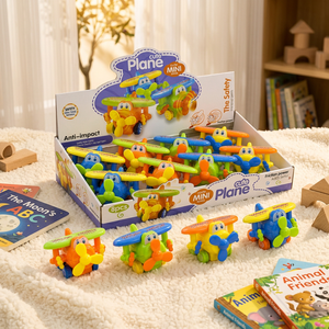 Jouet d'avion en plastique mignon à friction avec hélice rotative, mini avion volant à pousser pour enfants, alimenté par piles AAA - Product Image 3