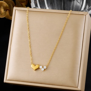 Heart-Shaped Zirconium Pendant Necklace Gold Plated Stainless Steel Clavicle Chain Everyday Wear French Light Luxury Style - Product Image 1