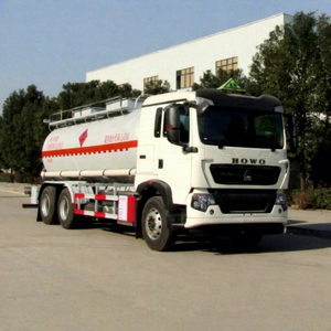 รถบรรทุกถังเคมีที่ติดไฟได้18M3 sinotruck HOWO 6x4 16M3สำหรับการขนส่งของเหลวอันตราย - Product Image 2