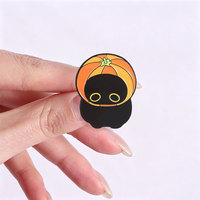 Épinglette en émail fantaisie motif chat noir aux grands yeux, badge métallique élégant pour accessoire vestimentaire quotidien ou à thème festif