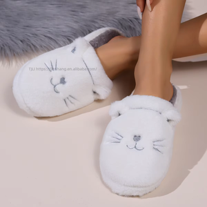 Pantoufles d'hiver confortables en peluche pour intérieur/extérieur, personnalisables avec logo, nouveau design aux motifs fruités, douces, sans minimum de commande - Product Image 3