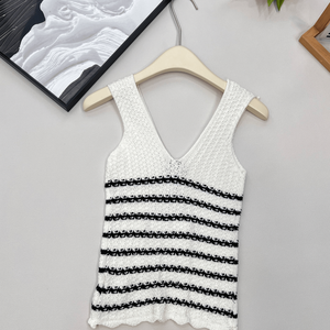 Robe élégante pour femmes sans manches à col en V en tricot avec motif rayé horizontal jacquard, coupe ajustée, décontractée, mini-robe d'été - Product Image 3