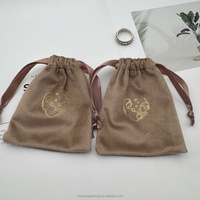 Pochette de rangement en velours suédé rose chair pour bagues et boucles d'oreilles, pochette de rangement luxueuse en velours doux pour pierres précieuses