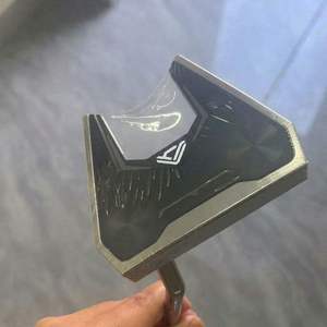 Nouveau putter de golf mallet 2026 à haut MOI pour <span class=keywords><strong>gaucher</strong></span>, en acier inoxydable pressé à chaud, avec poids réglable personnalisé, type <span class=keywords><strong>wedge</strong></span> de sable, portable et social - Product Image 2