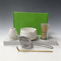 Nouvel ensemble de matcha tendance : bol à matcha, fouet en bambou, support pour fouet, cuillère en bambou, passoire à matcha