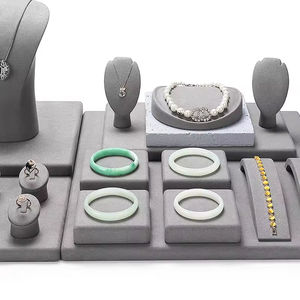 Expositor de Joyería de Lujo en Microfibra Gris Metálico para Anillos, Collares, Pendientes, Pulseras y Colgantes, Kit de Exhibición para Escaparates - Product Image 5