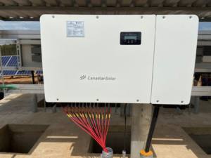 Onduleur solaire triphasé à connexion au réseau 100/110 kW 220/380 VCA IP66, rendement 98,7 %, modèle CSI-100/110K-T400 - Product Image 3
