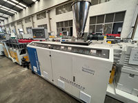 Usine de fabrication WPC PVC bois meubles panneau porte faisant la machine WPC revêtement de sol profil ligne de production d'extrusion