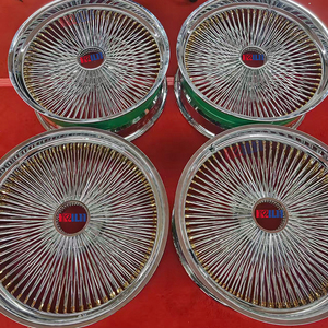 ล้อซี่ลวดขนาด 22 นิ้ว พร้อมฝาครอบดุมล้อแบบลอยตัว โครเมียม - Product Image 3