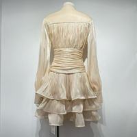 Elegante Minivestido con Cuello Alto, Cintura Fruncida, Manga Linterna, Volantes en Capas y Tela Brillante para Invitadas de Boda y Fiestas