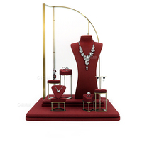 Emballage personnalisé de haute qualité en microfibre rouge haut de gamme Bracelet Collier Bague Boucle d'oreille Bijoux Présentoir Ensemble
