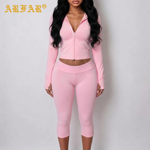 Set di Abbigliamento Sportivo per Donna con Logo Personalizzato Ricamato e Stampato, Giacca Yoga Tinta Unita e Leggings Capri, Tuta Y2k - Product Image 2