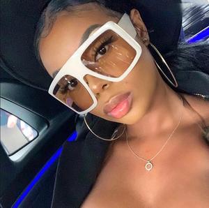 Compra al por Mayor <span class=keywords><strong>de</strong></span> <span class=keywords><strong>Gafas</strong></span> <span class=keywords><strong>de</strong></span> <span class=keywords><strong>Sol</strong></span> Cuadradas <span class=keywords><strong>de</strong></span> Moda para <span class=keywords><strong>Mujer</strong></span>, Negras y Rosas, con Protección UV400, Montura Completa y Cadena, Estilo Retro - Product Image 2