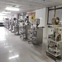 Machine verticale automatique de cachetage remplissante de sachet de crème liquide pour la poudre de boisson dans la machine à emballer de sachet liquide de sacs en plastique