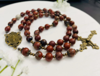 Tasbih Katolik Religius dari Batu Jasper Merah Berbintik dengan Medali Ajaib Perunggu dan Salib