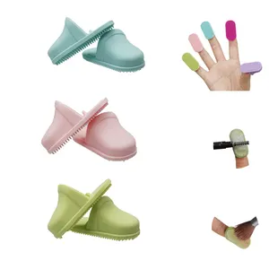 Pabrik desain baru kuas pembersih wajah silikon Mini Alat Mainan sepatu jari sikat gosok bibir pengelupasan silikon