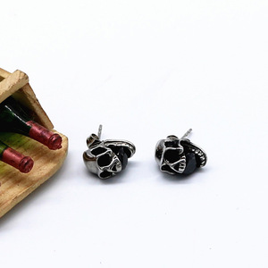 yunnique <b>Stud</b> <b>Earrings</b> Skull Shape Titanium Steel <b>Black</b> And White Bezel Setting Fashion Jewelry For Men And Women - Product Image 4