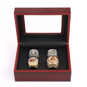 Juego de 4 Anillos de Campeonato de <span class=keywords><strong>LeBron</strong></span> <span class=keywords><strong>James</strong></span> MVP 2020, Geométricos, Chapados en Oro de 18k, con Caja de Madera - Product Image 1