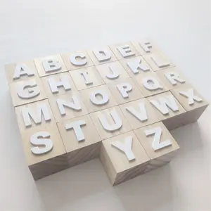 INS 핫 세일 단단한 나무 26 영어 문자 사각형 블록 아기 교육 소품